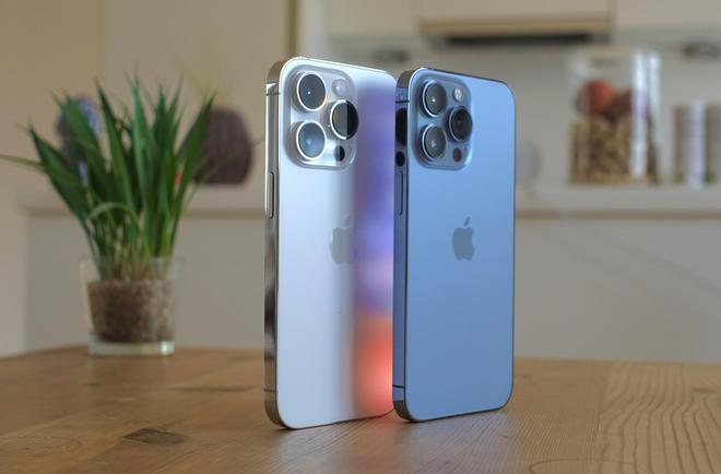 old 6 vs iPhone16 Pro Max：机皇之争爱游戏app网站手机版华为Mate XT vs 三星 Z F(图11)