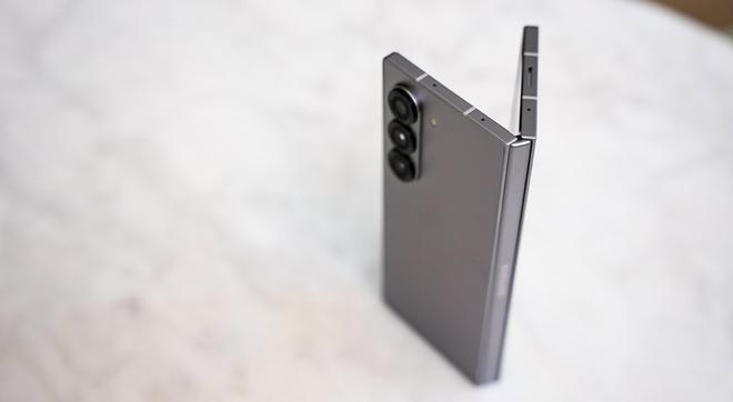 old 6 vs iPhone16 Pro Max：机皇之争爱游戏app网站手机版华为Mate XT vs 三星 Z F(图18)