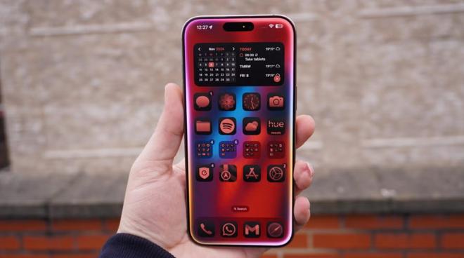 old 6 vs iPhone16 Pro Max：机皇之争爱游戏app网站手机版华为Mate XT vs 三星 Z F(图19)